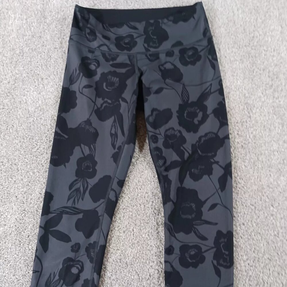 Lululemon Women's Activewear Pants Size 4 24x21 Gray Black Floral Compression